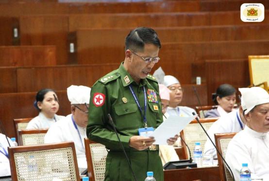 ပုံစာ▪️ယနေ့ပြုလုပ်သည့် ရန်ကုန်တိုင်းဒေသကြီးလွှတ်တော်အစည်းအဝေးတွင် လက်ရှိ လုံခြုံရေးနှင့် နယ်စပ်ရေးရာဝန်ကြီး ဗိုလ်မှူးကြီး ဝင်းတင့်အား တွေ့ရစဉ်။