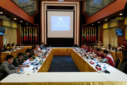  စက်တင်ဘာ ၇ ရက်က ရန်ကုန်မြို့၌ NRPC နှင့် KNU နှစ်ဖက်ကိုယ်စားလှယ်အဖွဲ့တို့ အလွတ်သဘောတွေ့ဆုံဆွေးနွေးစဉ်